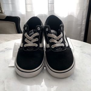Vans kids old skool sneakers size 9